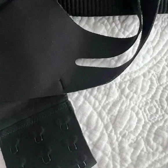 COPY - Lululemon Air  Support Bra 34D - Picture 5 of 7